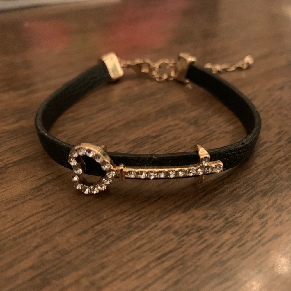 Cute Leather Bracelet w Gold Jeweled Heart Key